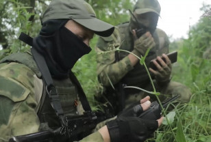 В Минобороны РФ показали боевую работу разведчиков на в зоне проведения спецоперации