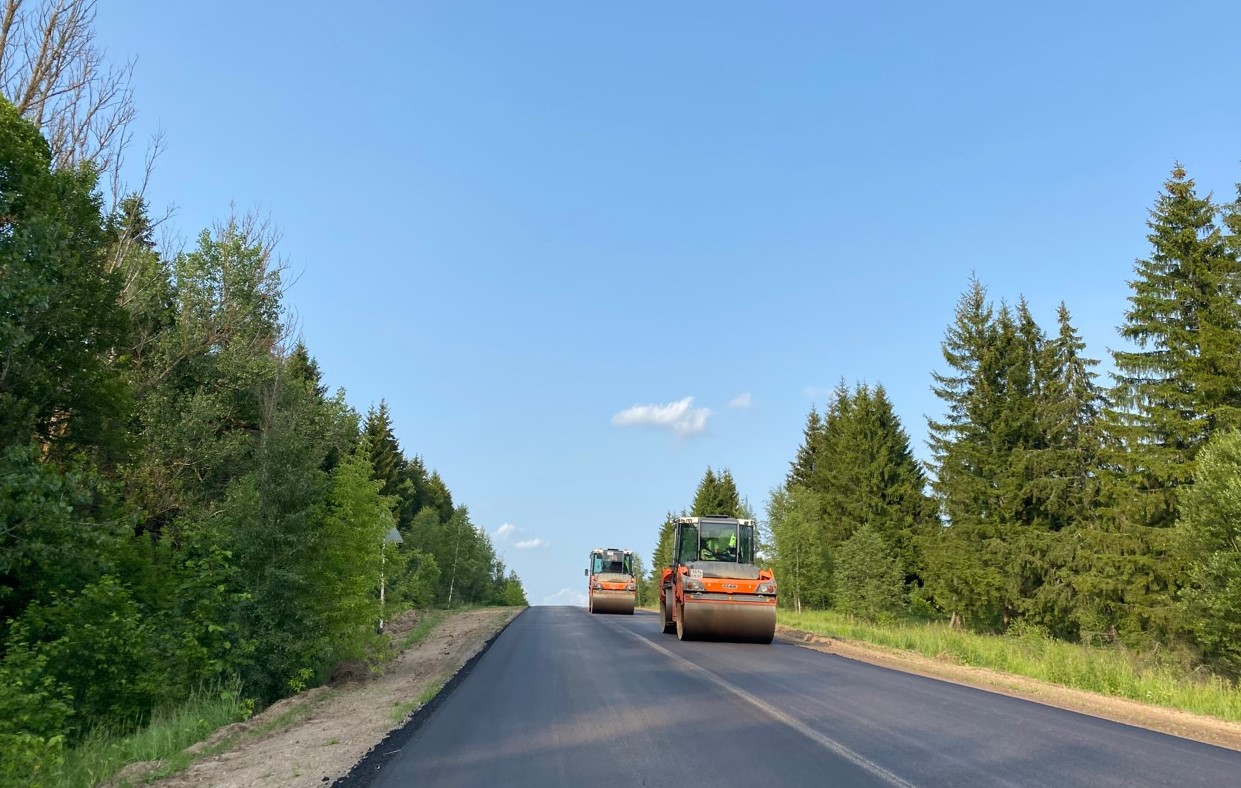 На Смоленщине ремонтируют дорогу, соединяющую Починковский и Монастырщинский районы