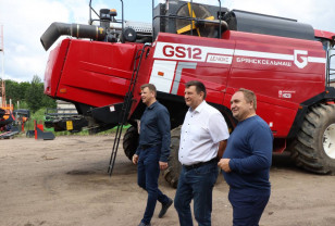 Депутаты Смоленской облдумы с рабочим визитом посетили Сметанинскую птицефабрику