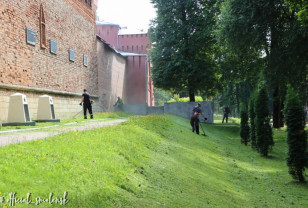 В Смоленске «Зеленстрой» в плановом режиме обслуживает закрепленные парки и скверы