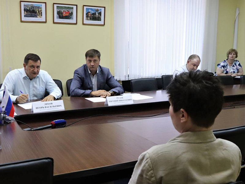 В Смоленске председатель облдумы Игорь Ляхов и депутат горсовета Евгений Рудак провели прием граждан