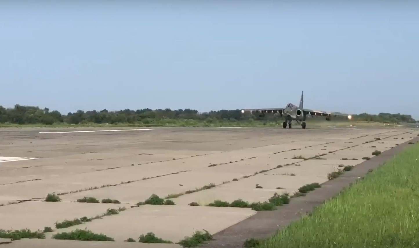 Экипажи Су-25СМ ЦВО нанесли ракетный удар по позициям противника