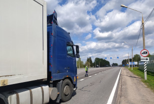 35800 тонн ежедневно перевозят смоленские грузовые машины