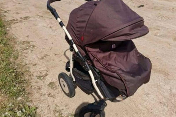 Семейную пару из Смоленского района подозревают в краже детской коляски 