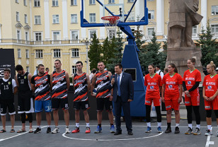 Игорь Ляхов поприветствовал участников Международного фестиваля баскетбола