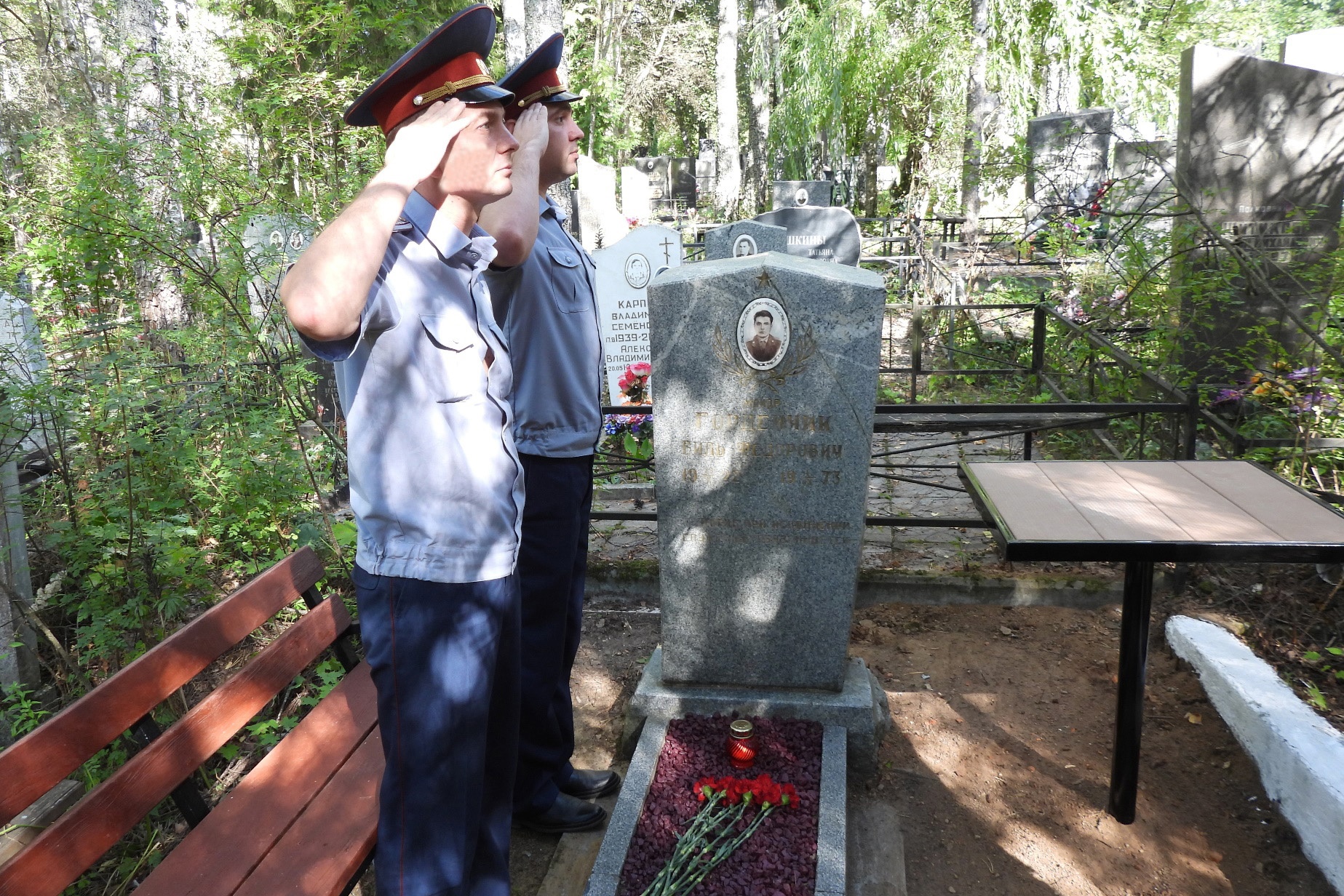 В Смоленском УФСИН почтили память сотрудника, погибшего при исполнении служебных обязанностей
