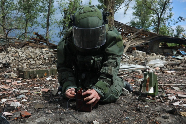 Российские сапёры разминировали более 200 гражданских объектов в ЛНР 
