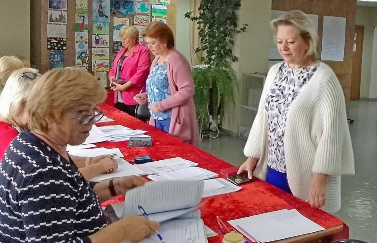 Жители Смоленской области голосуют на избирательных участках