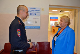 В Смоленске председатель Общественного совета при УМВД проверила несение службы в день выборов