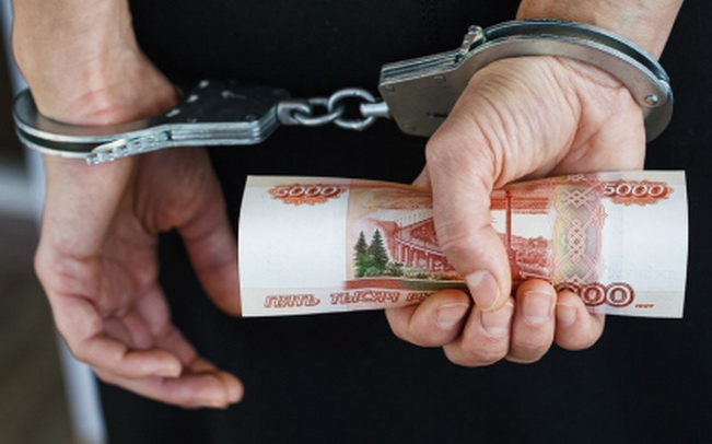 Жителя Гагаринского района обвиняют в покушении на дачу взятки сотруднику полиции