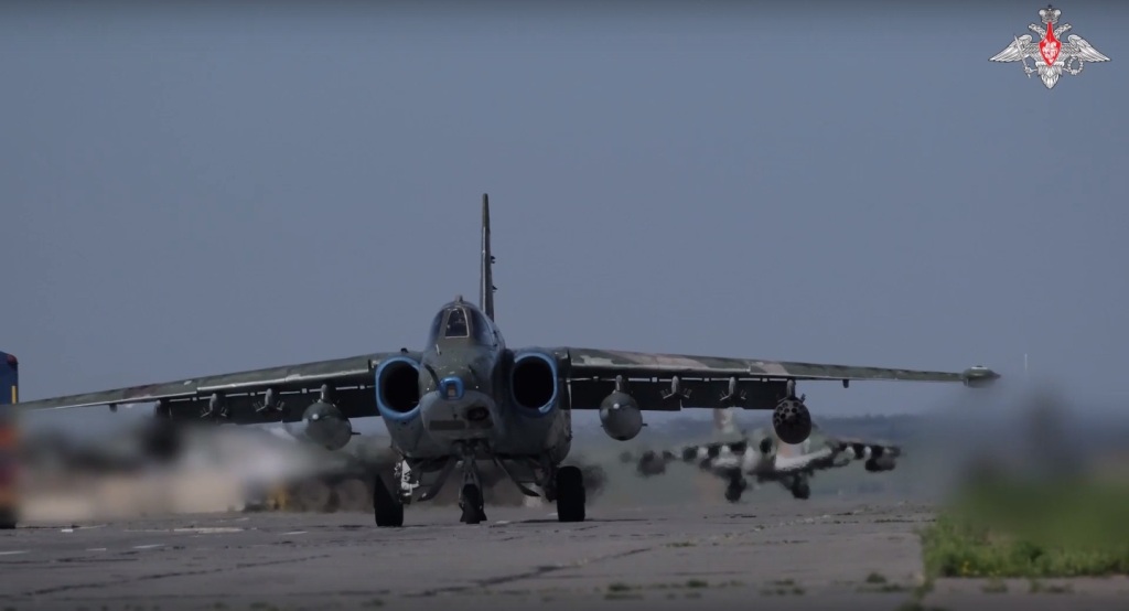 Экипажи штурмовиков Су-25СМ уничтожили опорный пункт ВСУ на Краснолиманском направлении спецоперации