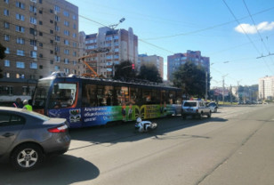 В Смоленске напротив «Макси» случилось ДТП с участием мотоцикла и трамвая