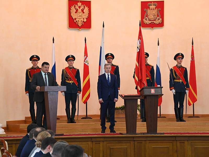 Председатель Смоленской областной Думы Игорь Ляхов принял участие в церемонии вступления в должность Губернатора Василия Анохина