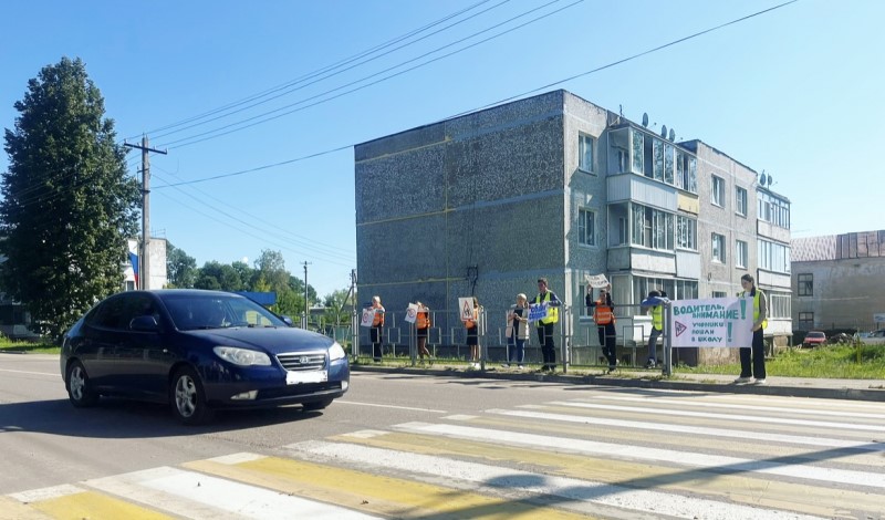 В Хиславичском районе провели акцию «Внимание, водитель! Ученики пошли в школу!»