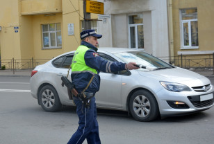 В Смоленске дорожная полиция проверяет водителей