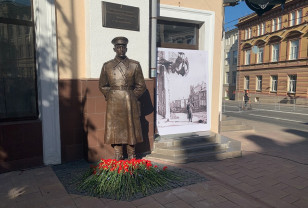 В Смоленске состоялось открытие памятника милиционеру Викторину Курицыну