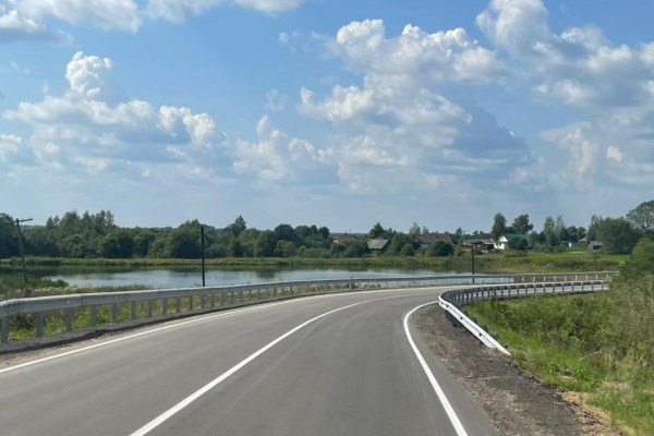 В Смоленской области продолжают ремонтировать дороги к туристическим местам