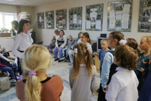 В Смоленске в ДМШ №1 имени М.И. Глинки старшеклассники провели экскурсии для первоклассников
