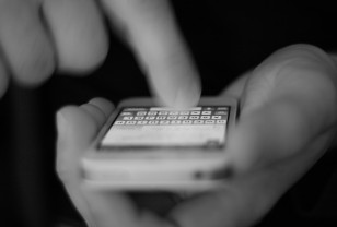 20-летнего жителя Смоленска подозревают в краже мобильника