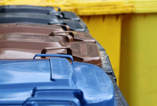 В Смоленске установили 5 дополнительных контейнеров для мусора