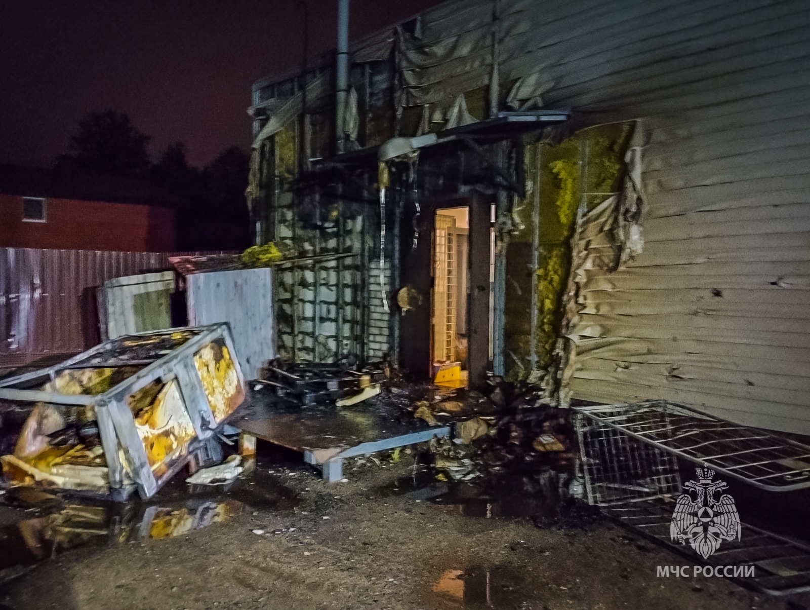 В смоленском Заднепровье произошёл пожар на объекте торговли