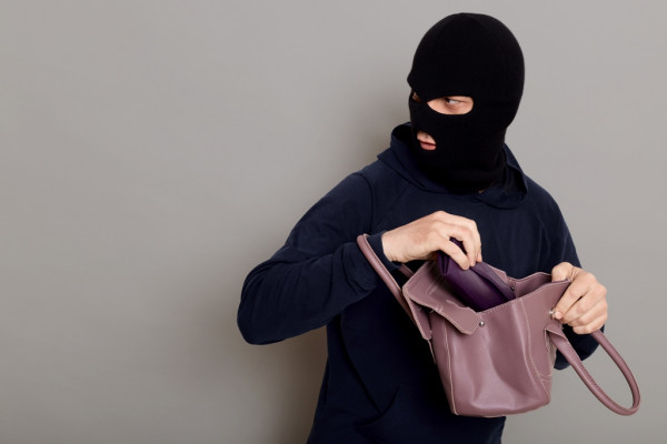 51-летний смолянин ограбил ровесницу в подземном переходе по улице Беляева