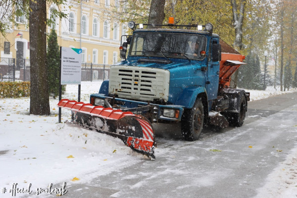 В Смоленске уже началась уборка снега
