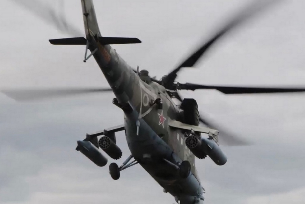Экипажи ударных вертолетов Ми-35 и Ка-5 группировки «Центр» нанесли удары по опорным пунктам ВСУ