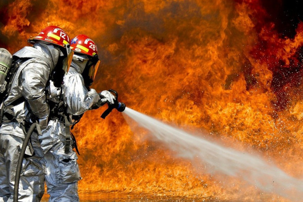 Смоленские спасатели тушили пожар в деревне Щечёнки