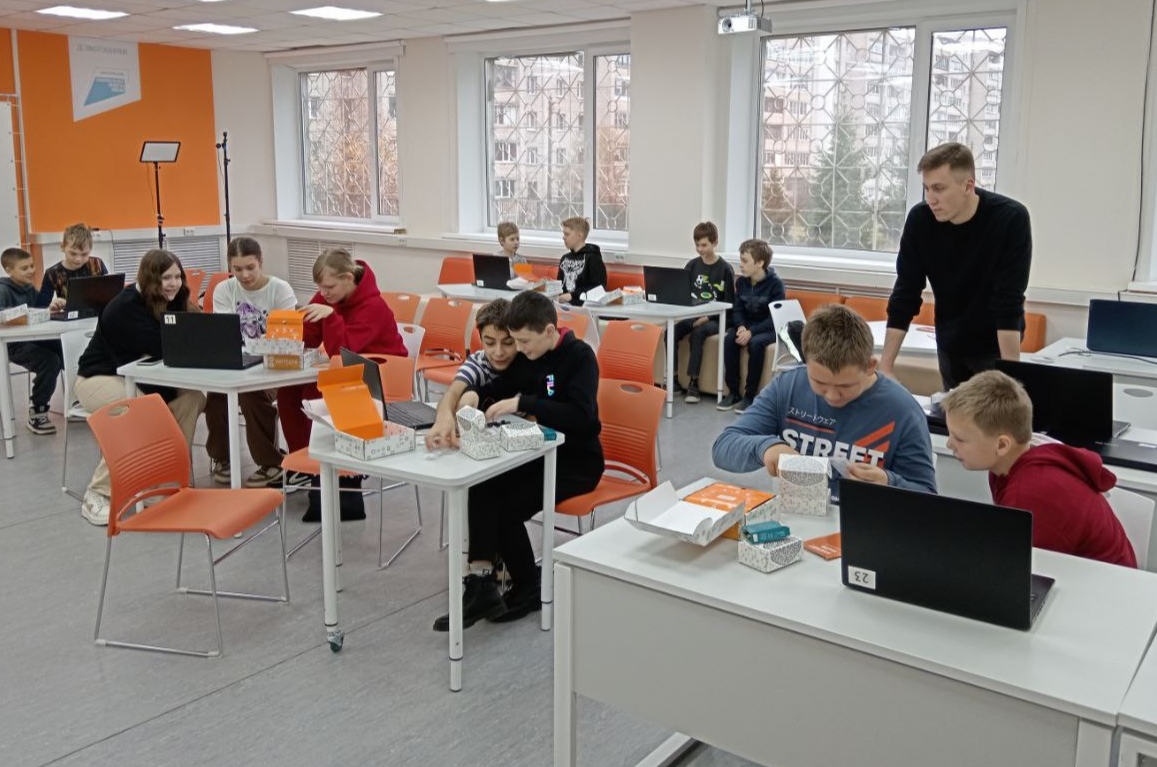 В Смоленске прошли первые занятия по программам «Промышленная робототехника. Arduino» и «Программирование на языке С++»