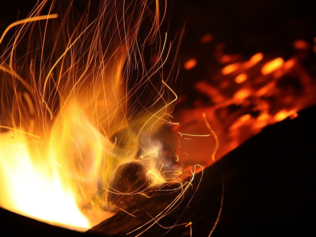 Ночью в деревне Ульятичи Краснинского района сгорела баня