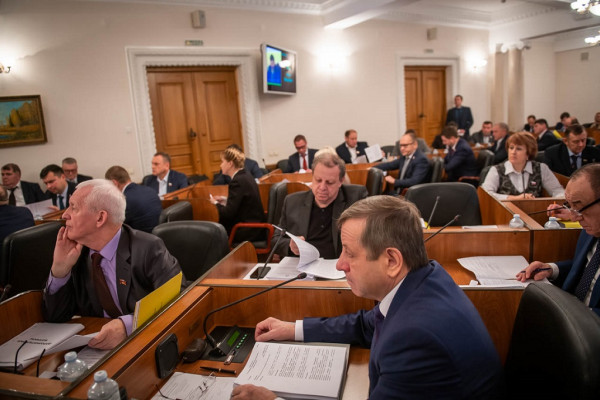 В Смоленской облдуме приняли в первом чтении проект регионального бюджета на 2024 год