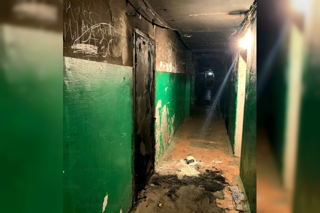 Ночью в Сафонове спасатели тушили пожар в пятиэтажке