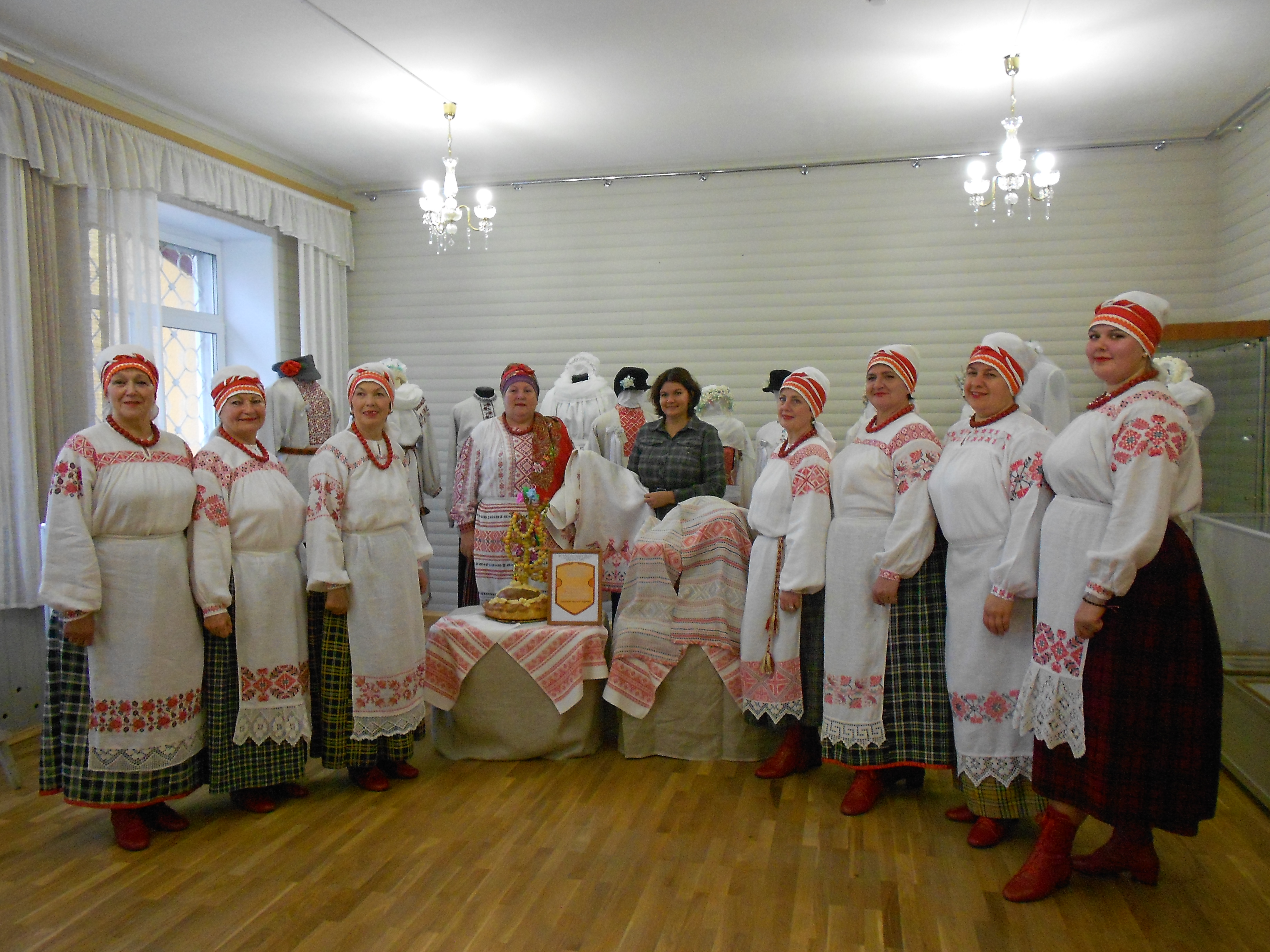 В Смоленске открылась выставка «Венок невесты»