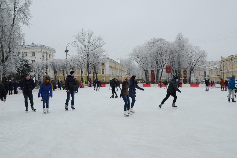 В Смоленске на площади Ленина зальют каток