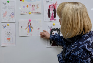 Смоленское управление Росгвардии организовало выставку детских рисунков