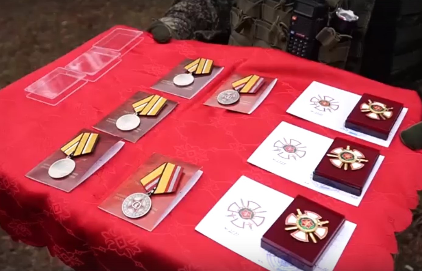 Военнослужащим группировки «Центр», отличившимся в ходе СВО, вручили награды