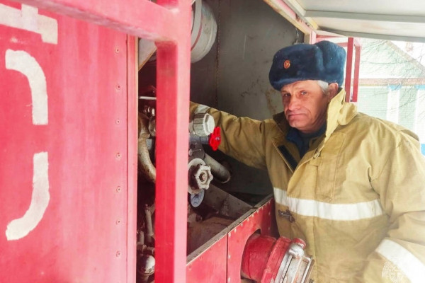 В Сафоновском районе в посёлке Издешково спасатели тушили условный пожар в местной аптеке
