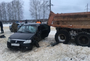 В Духовщинском районе произошла авария с участием трёх автомобилей