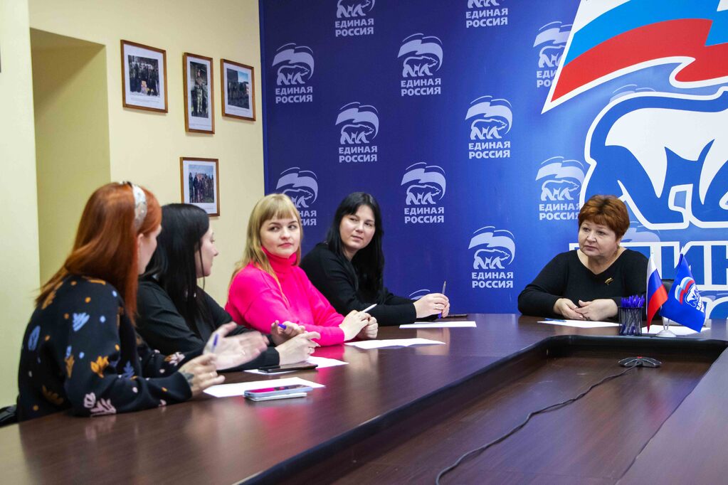 Депутат Смоленского горсовета Светлана Новикова встретилась с многодетными семьями