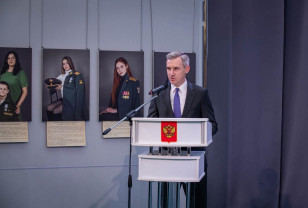 В Смоленске открылась уникальная фотовыставка «Жена Героя»