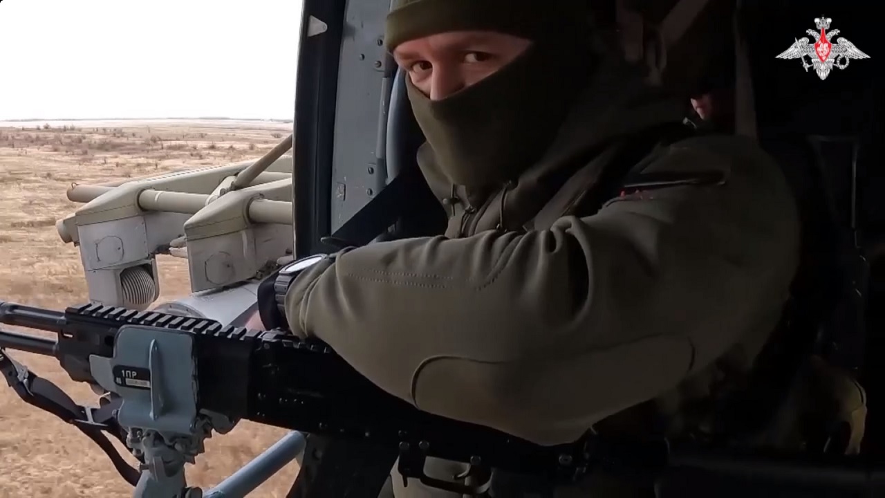 Кадры боевой работы российского поисково-спасательного подразделения в зоне СВО