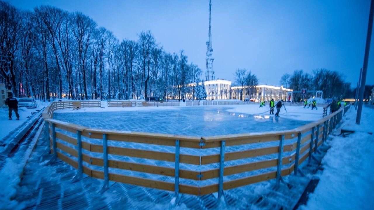 В Смоленске каток с искусственным льдом откроется 17 декабря