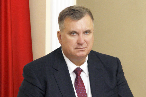 Председатель горсовета Анатолий Овсянкин поздравил смолян с Днём Конституции РФ