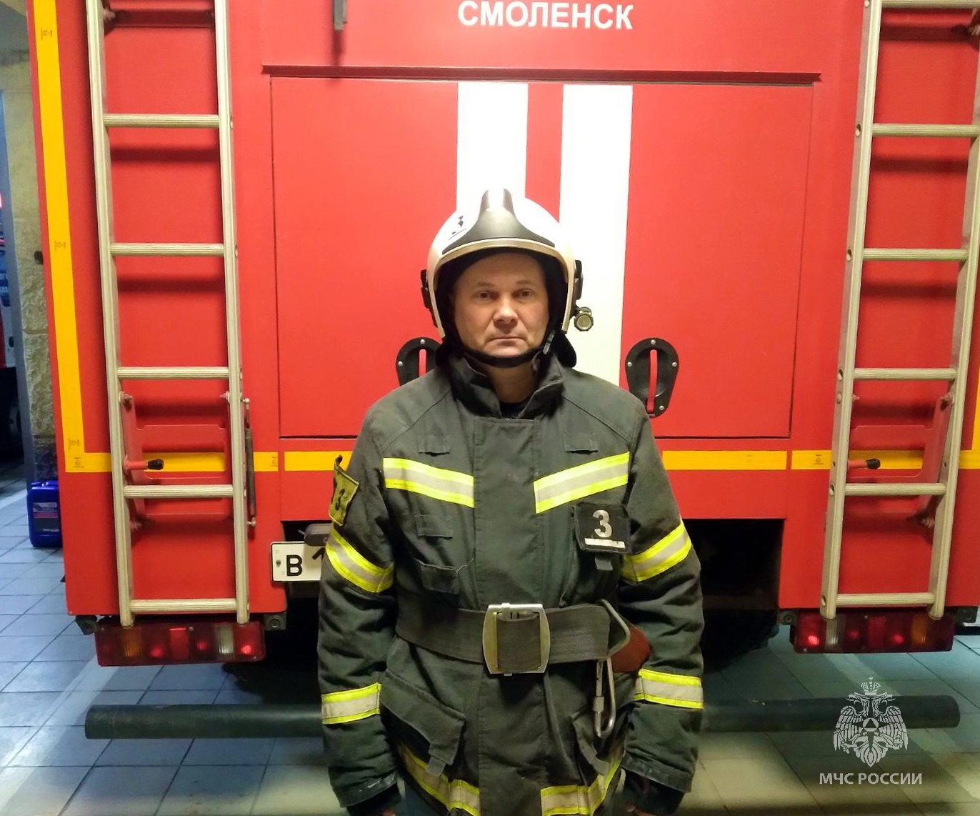 В Смоленской области сотрудник МЧС России спас от гибели любителя зимней рыбалки