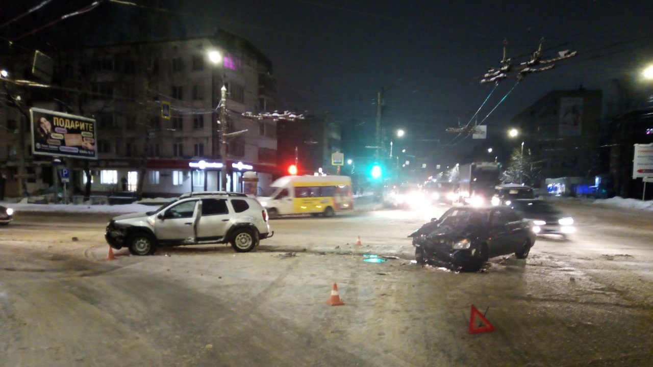 23-летний водитель «Лады» пострадал в результате ДТП в Смоленске