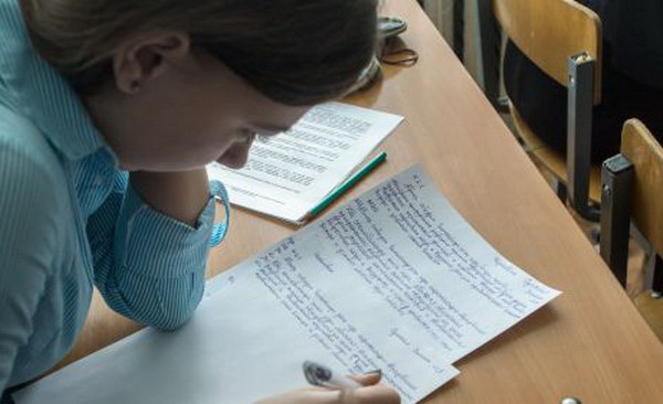 В Смоленской области с итоговым сочинением справились 99,6% школьников
