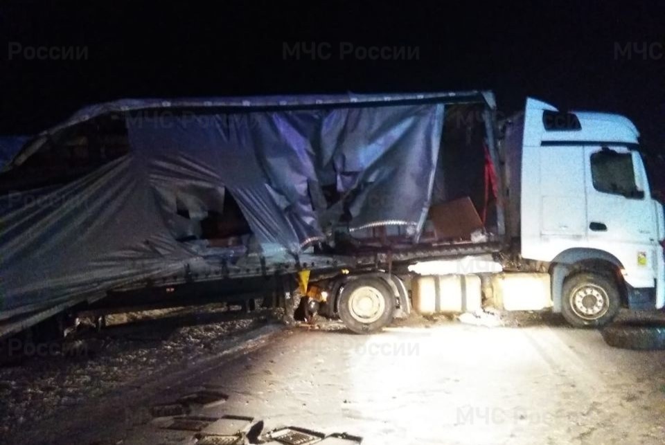 В Вяземском районе произошло столкновение двух грузовых автомобилей