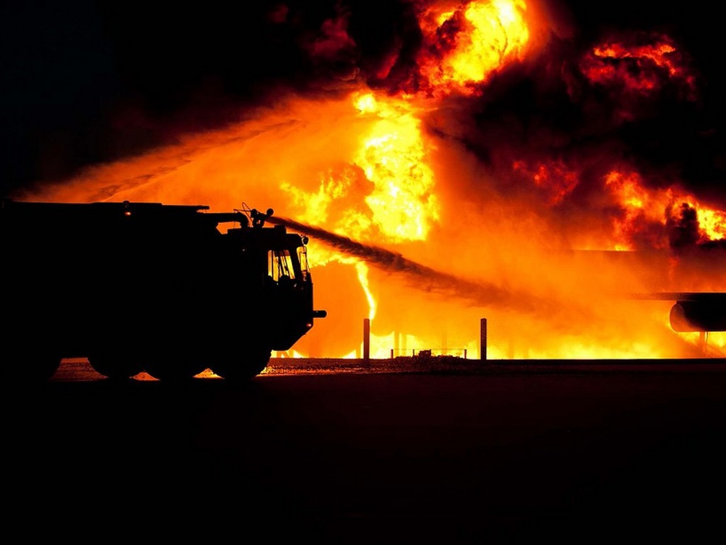 В Дорогобужском районе спасатели тушили пожар в двухквартирном доме