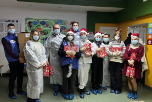 В канун Нового года к пациентам Смоленской областной детской больницы пришли волшебники